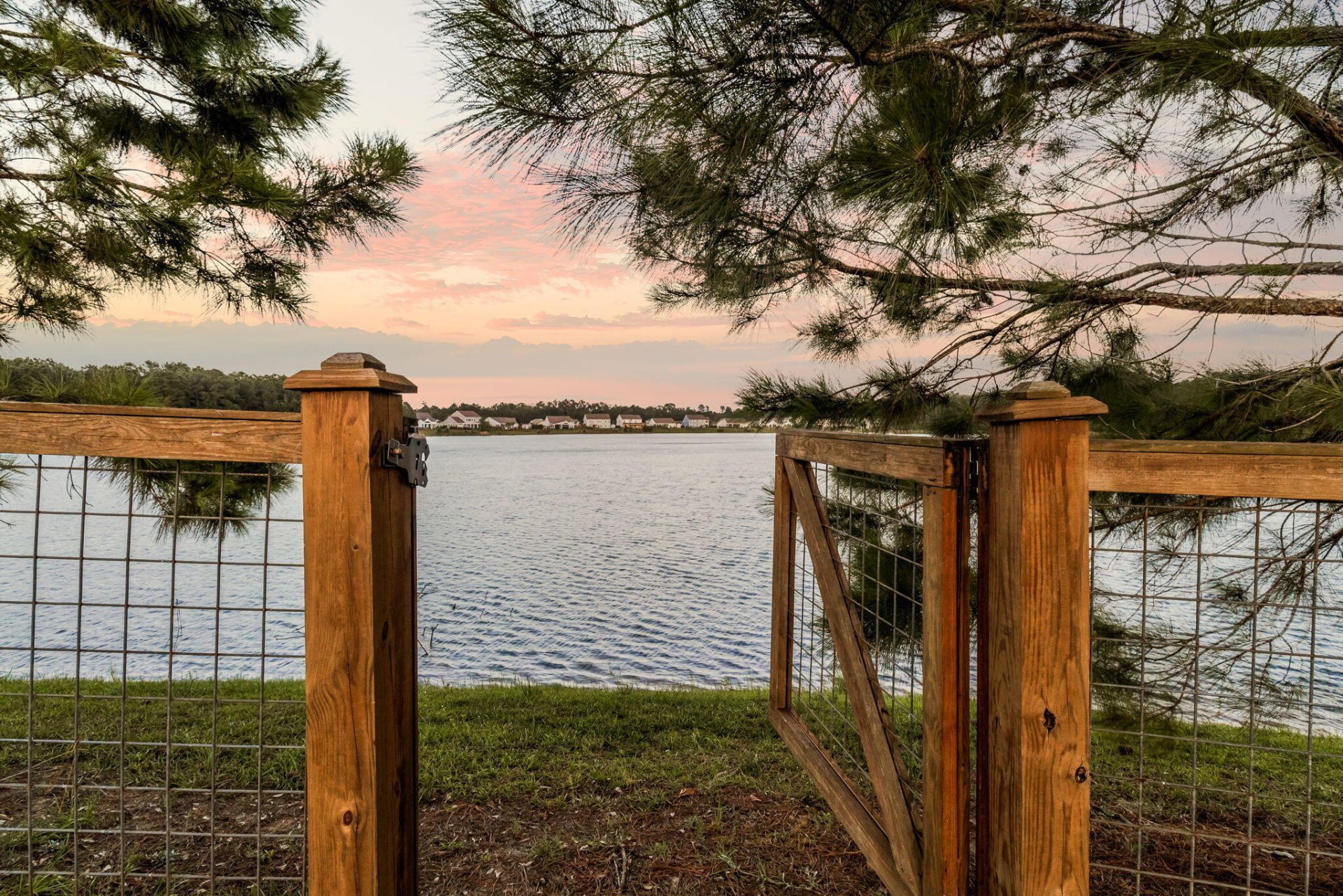 562 Pontoon Road Photo 6