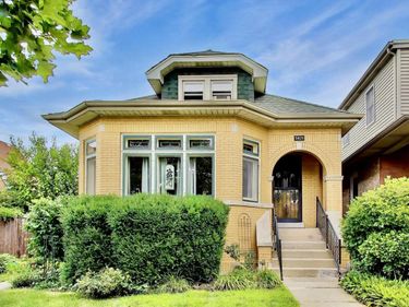 5829 N Mobile Avenue , Chicago, IL 60646