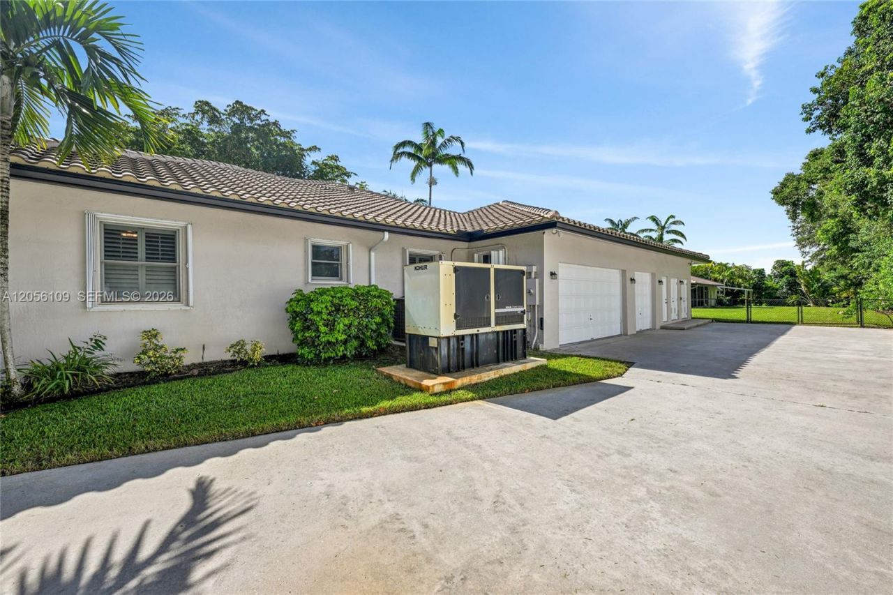 11070 SW 52nd Ct, Davie, FL 33328 Photo