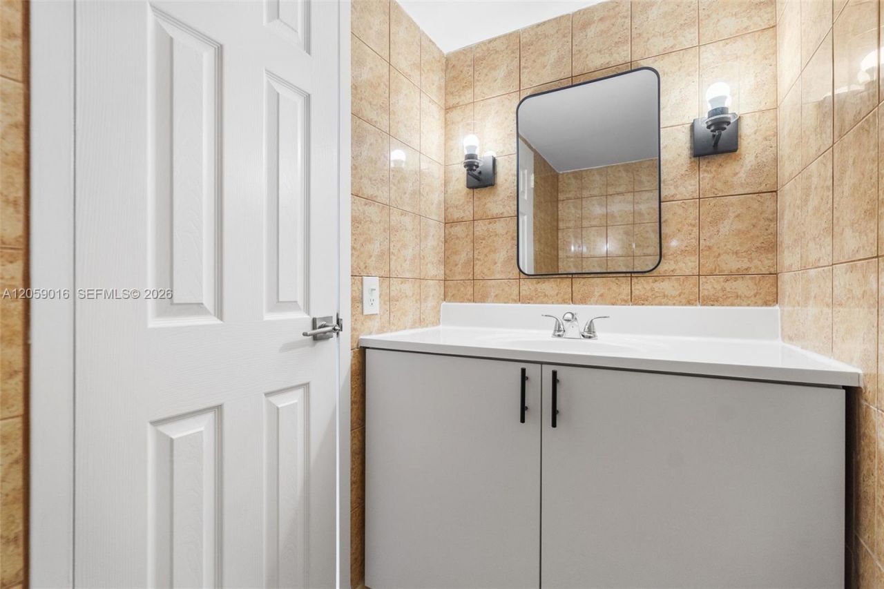 7620 Carlyle Ave , Unit 206, Miami Beach, FL 33141 Photo