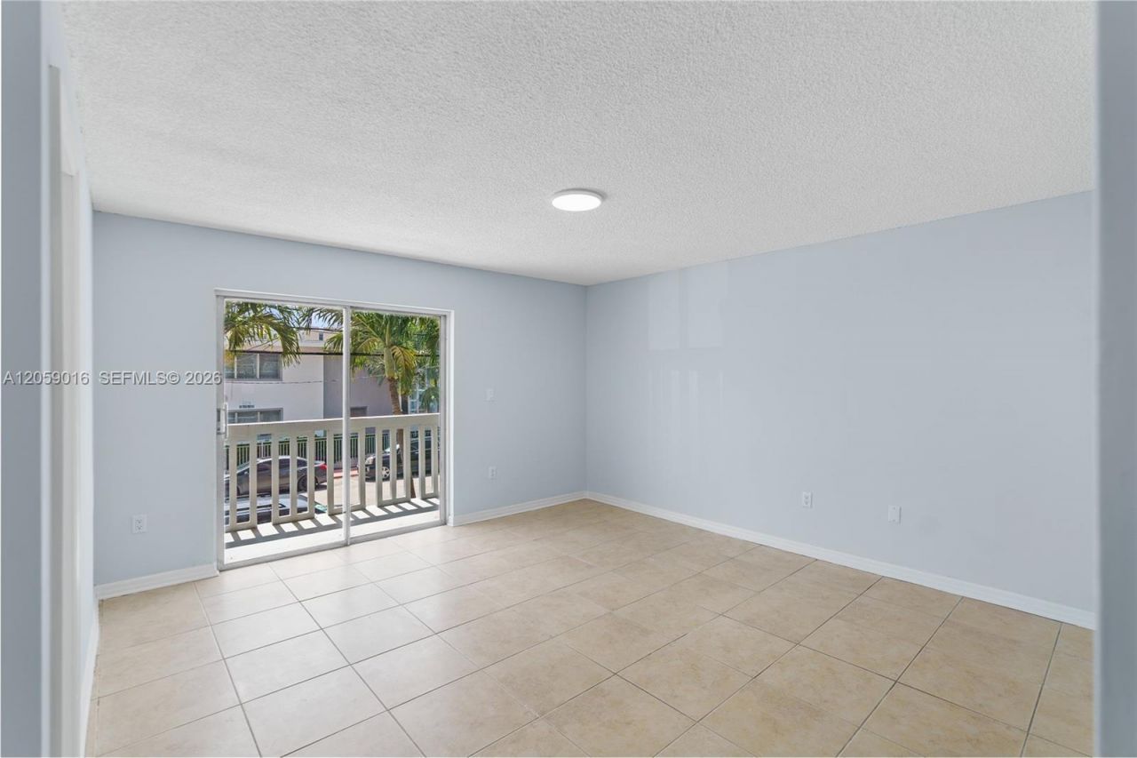 7620 Carlyle Ave , Unit 206, Miami Beach, FL 33141 Photo