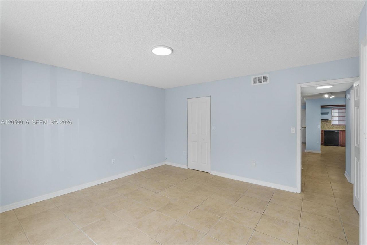 7620 Carlyle Ave , Unit 206, Miami Beach, FL 33141 Photo