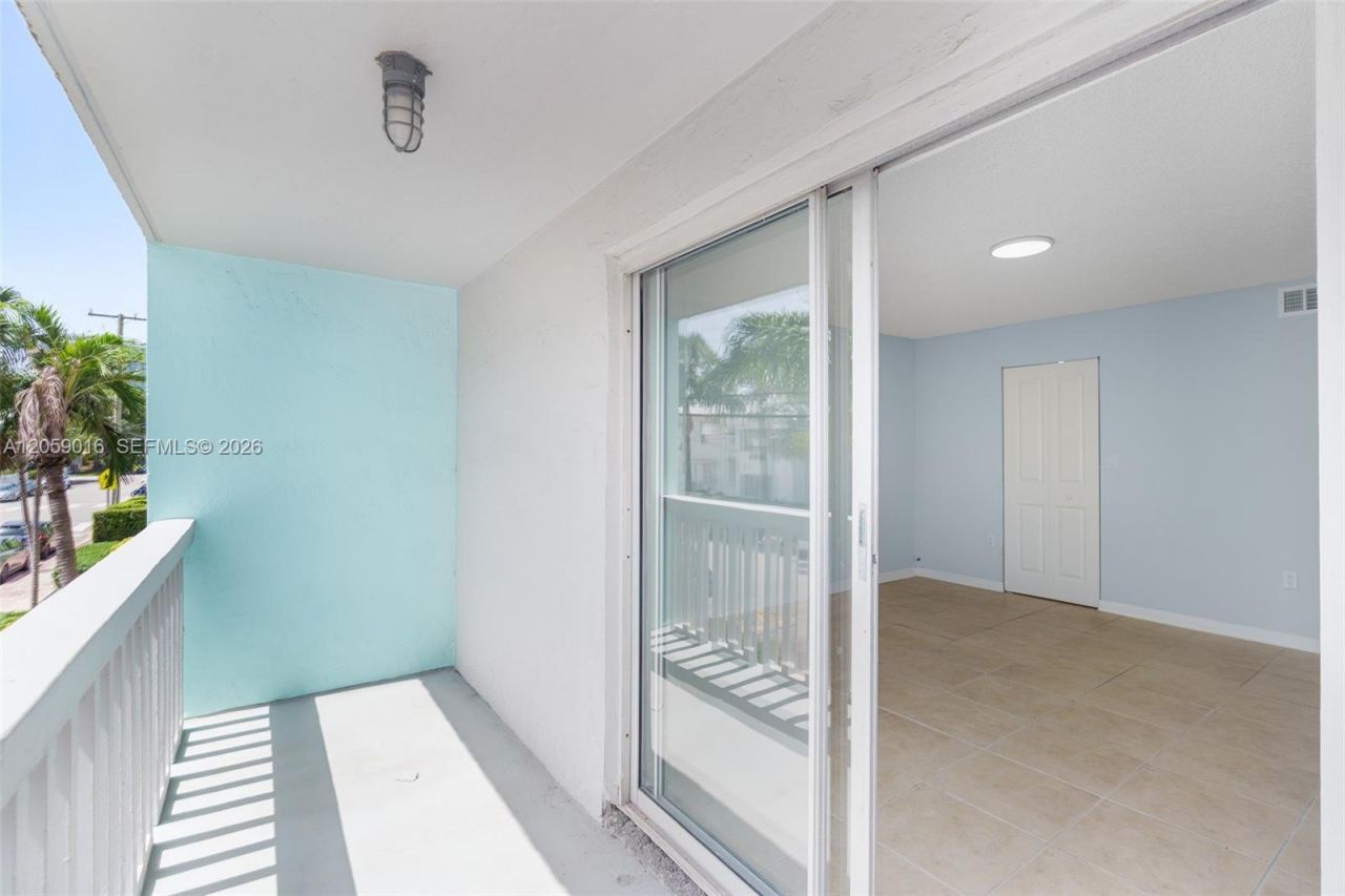 7620 Carlyle Ave , Unit 206, Miami Beach, FL 33141 Photo