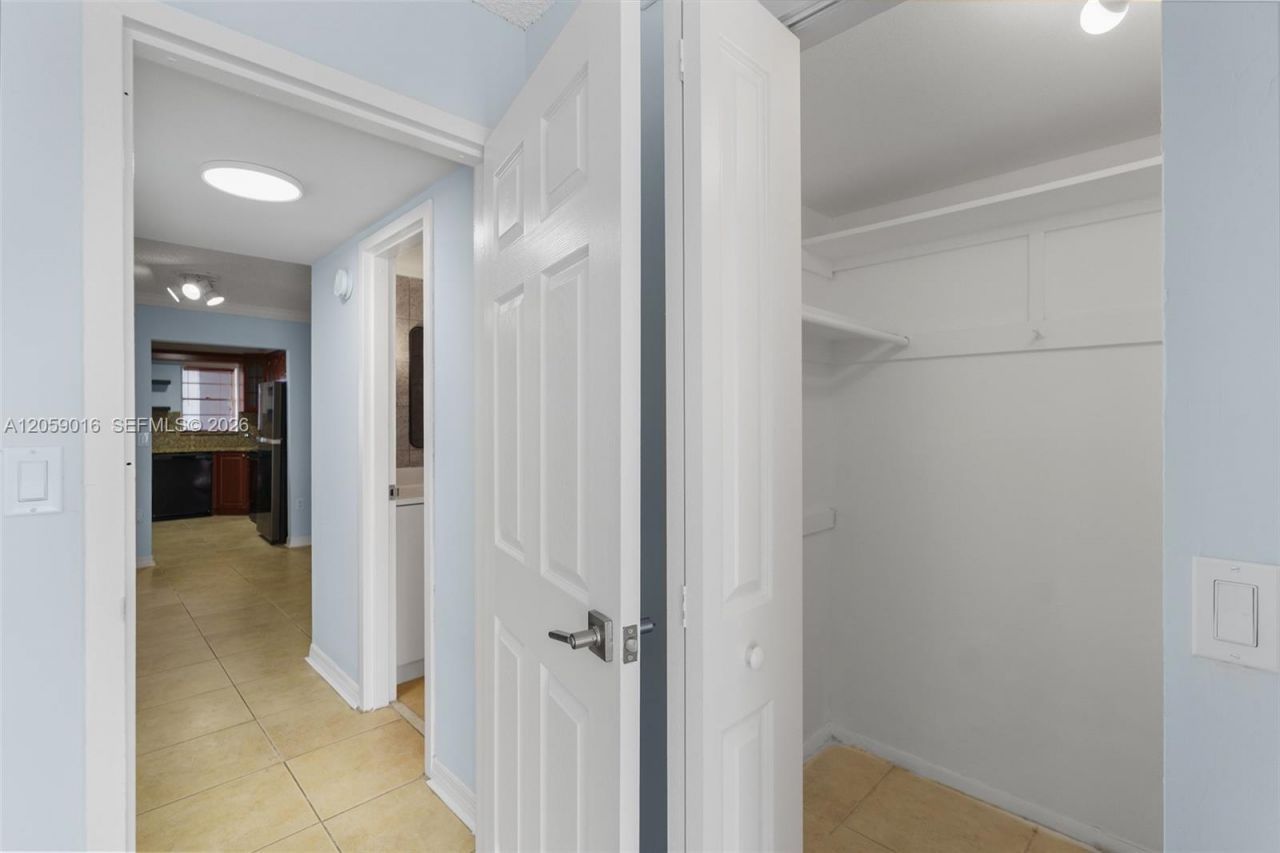 7620 Carlyle Ave , Unit 206, Miami Beach, FL 33141 Photo