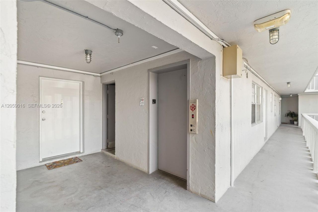 7620 Carlyle Ave , Unit 206, Miami Beach, FL 33141 Photo