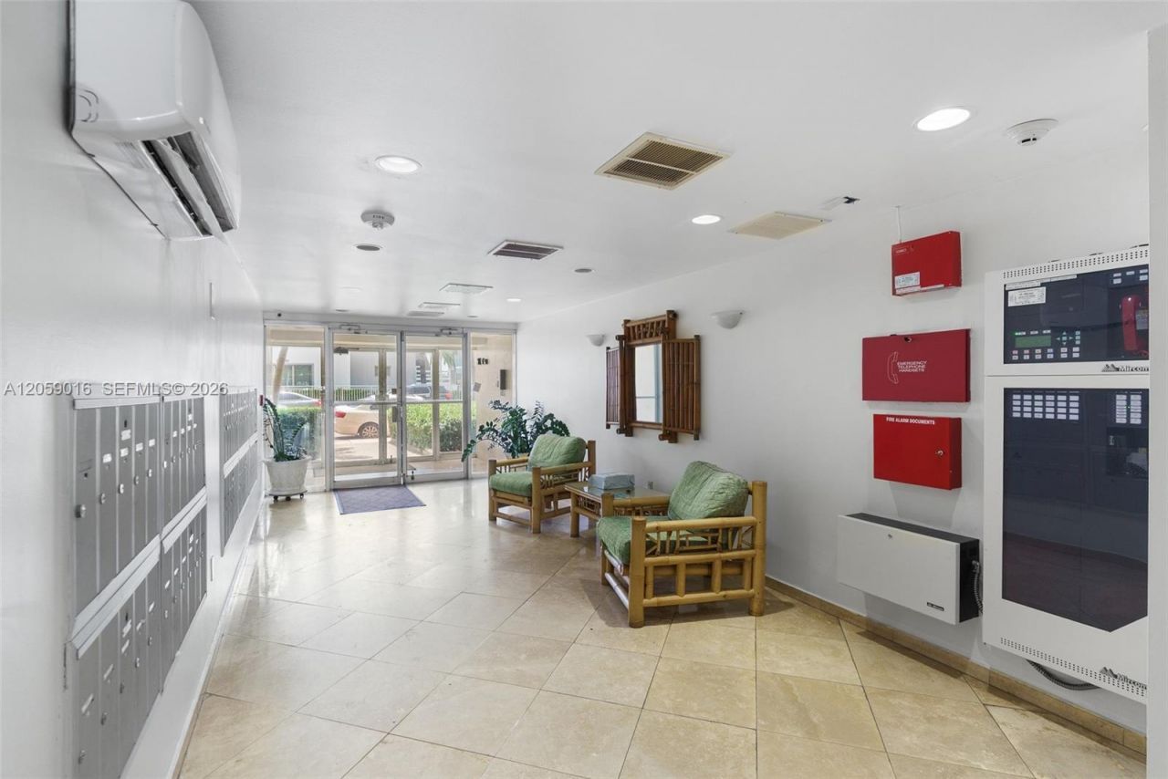 7620 Carlyle Ave , Unit 206, Miami Beach, FL 33141 Photo