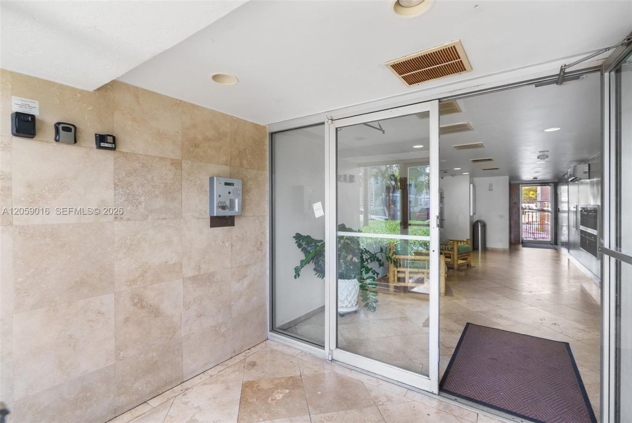 7620 Carlyle Ave , Unit 206, Miami Beach, FL 33141 Photo