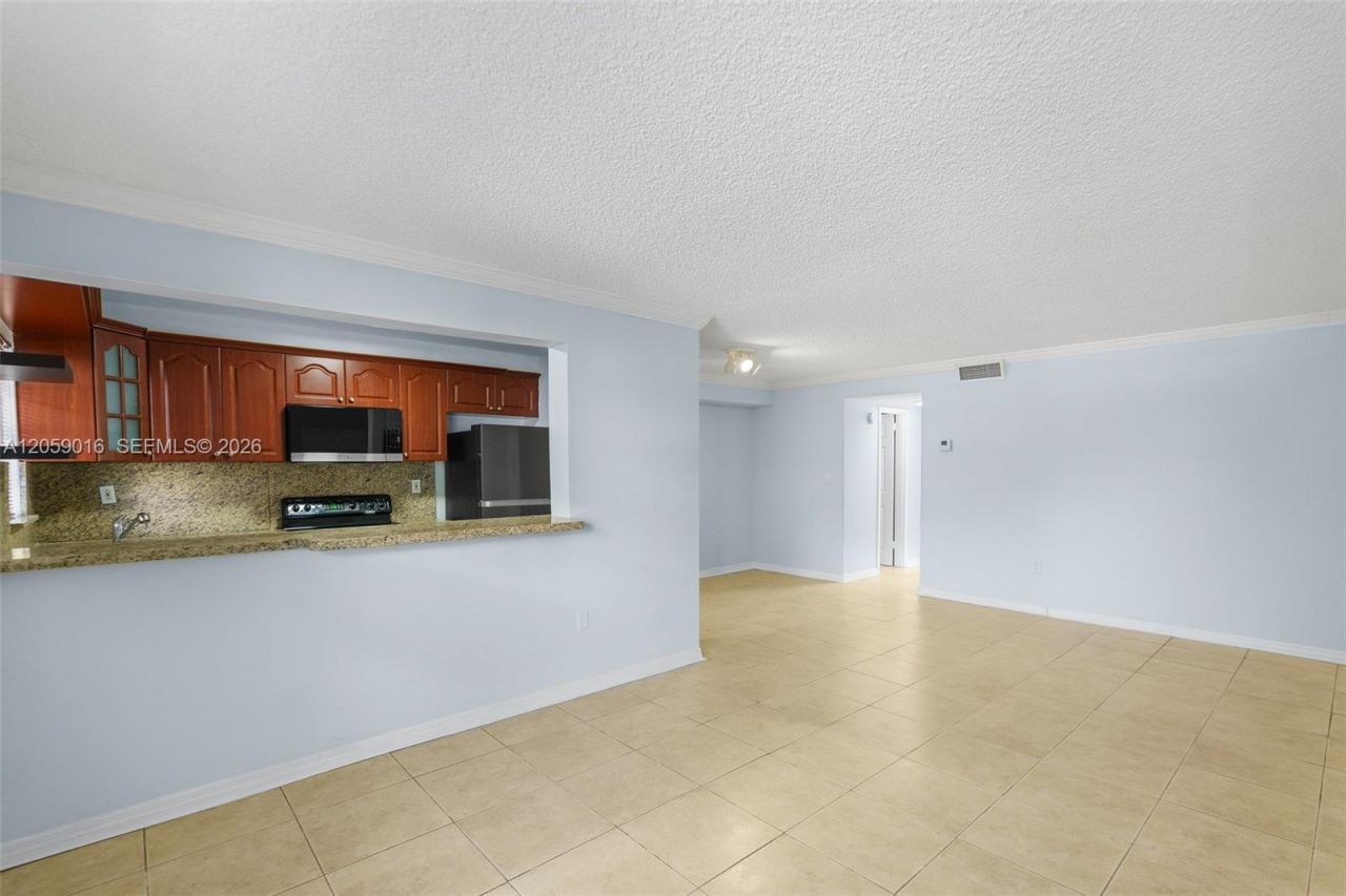 7620 Carlyle Ave , Unit 206, Miami Beach, FL 33141 Photo