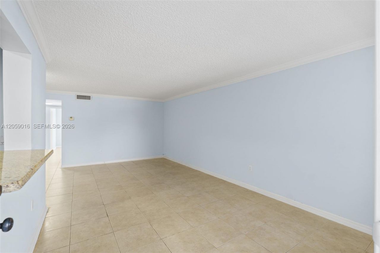 7620 Carlyle Ave , Unit 206, Miami Beach, FL 33141 Photo
