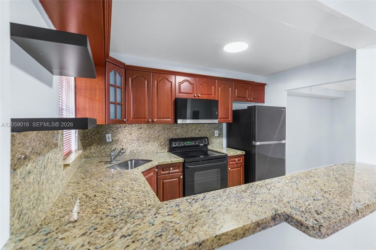 7620 Carlyle Ave , Unit 206, Miami Beach, FL 33141 Photo