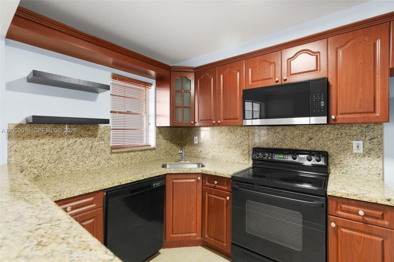 7620 Carlyle Ave , Unit 206, Miami Beach, FL 33141 Photo