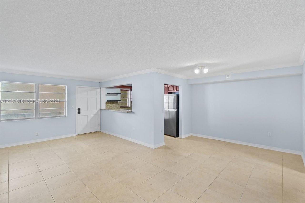 7620 Carlyle Ave , Unit 206, Miami Beach, FL 33141 Photo