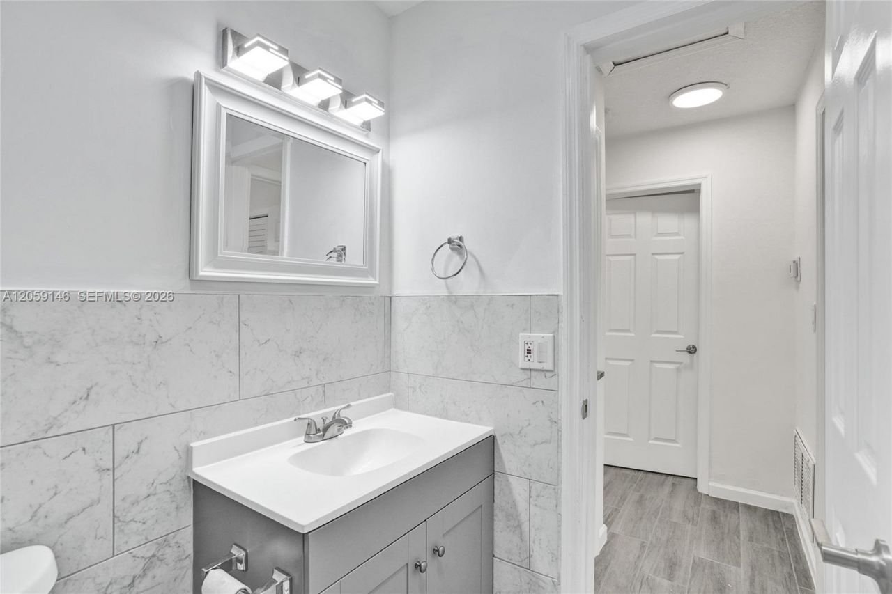 5900 NW 19th St, Unit B, Sunrise, FL 33313 Photo