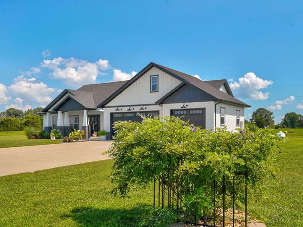 1032 Division Street , Sparta, MO 65753