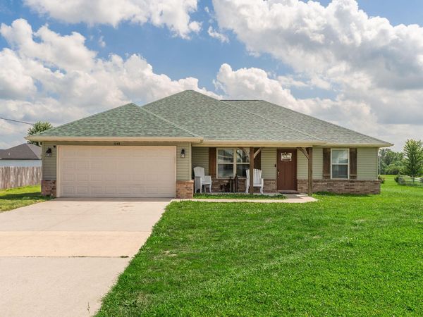 1048 W Thoroughfare Street , Seymour, MO 65746
