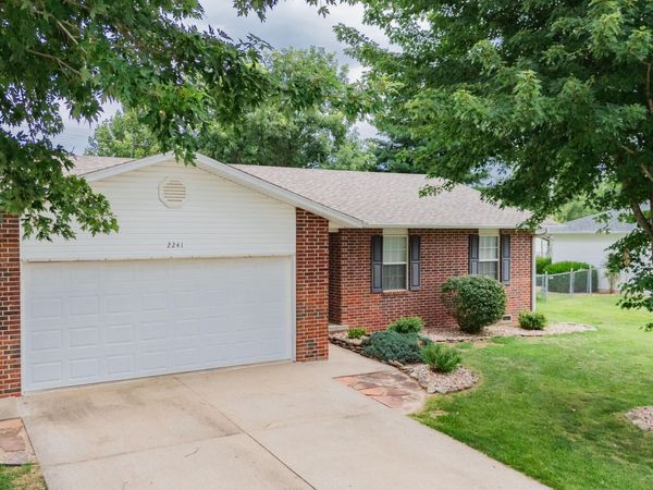 2241 W Erskine Street , Bolivar, MO 65613