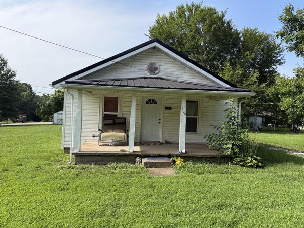606 Park Street , Willow Springs, MO 65793