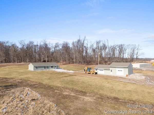 1637 N State Road N, Ionia, MI 48846
