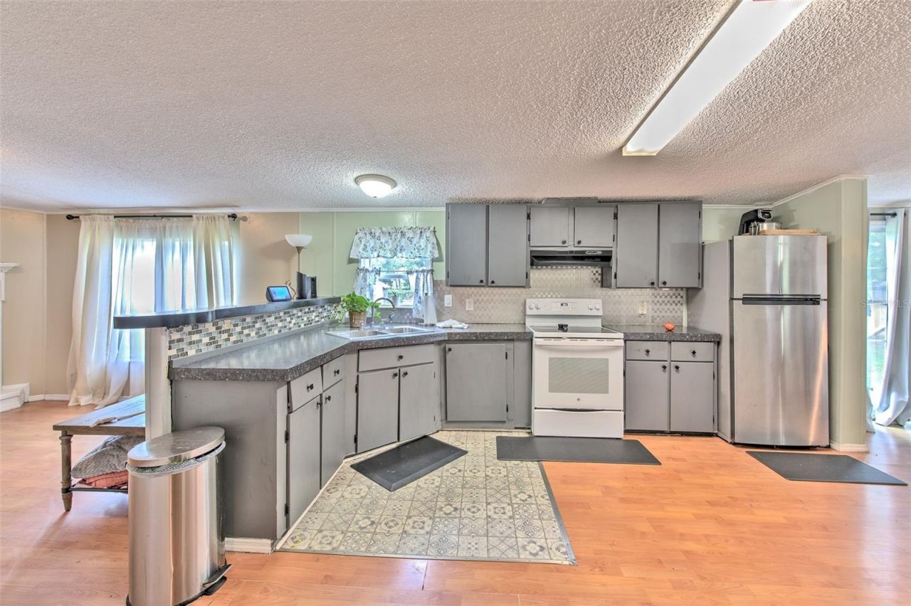 1606 N Kingsway Rd , Seffner, FL 33584 Photo