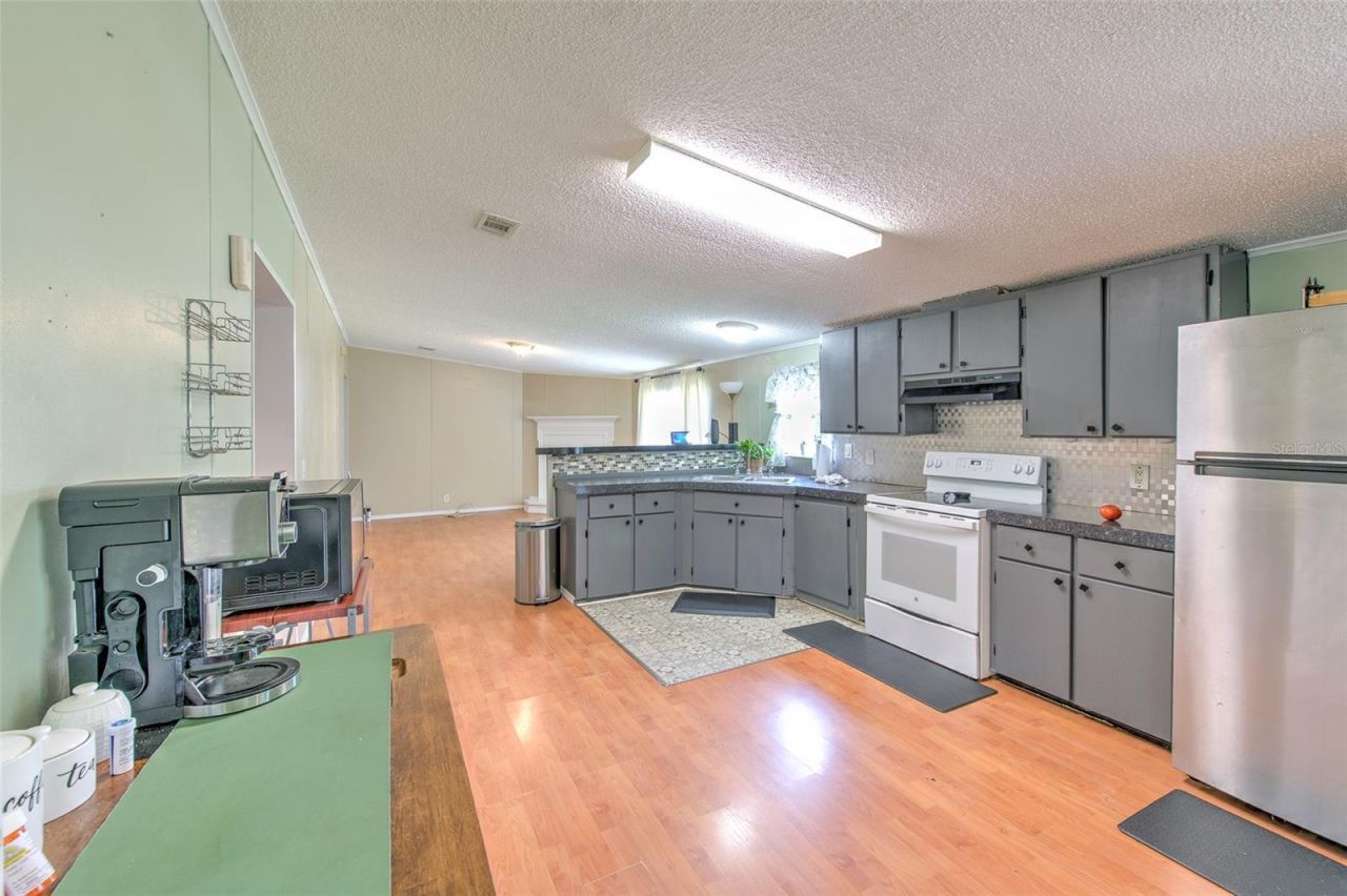 1606 N Kingsway Rd , Seffner, FL 33584 Photo