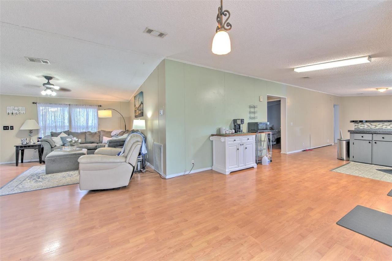 1606 N Kingsway Rd , Seffner, FL 33584 Photo