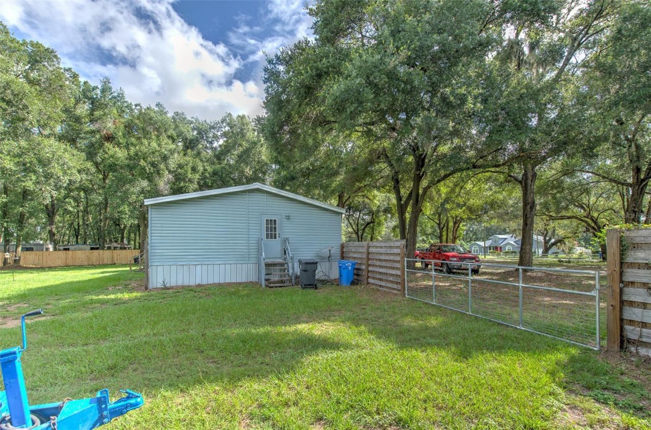 1606 N Kingsway Rd , Seffner, FL 33584 Photo