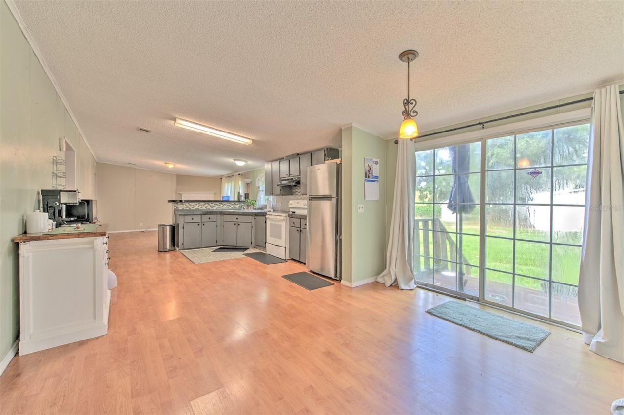 1606 N Kingsway Rd , Seffner, FL 33584 Photo