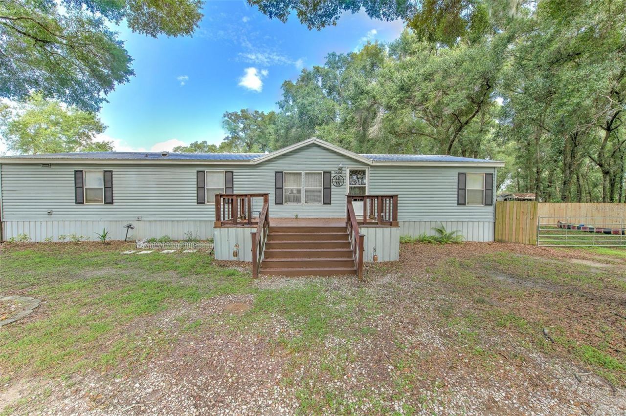 1606 N Kingsway Rd , Seffner, FL 33584 Photo