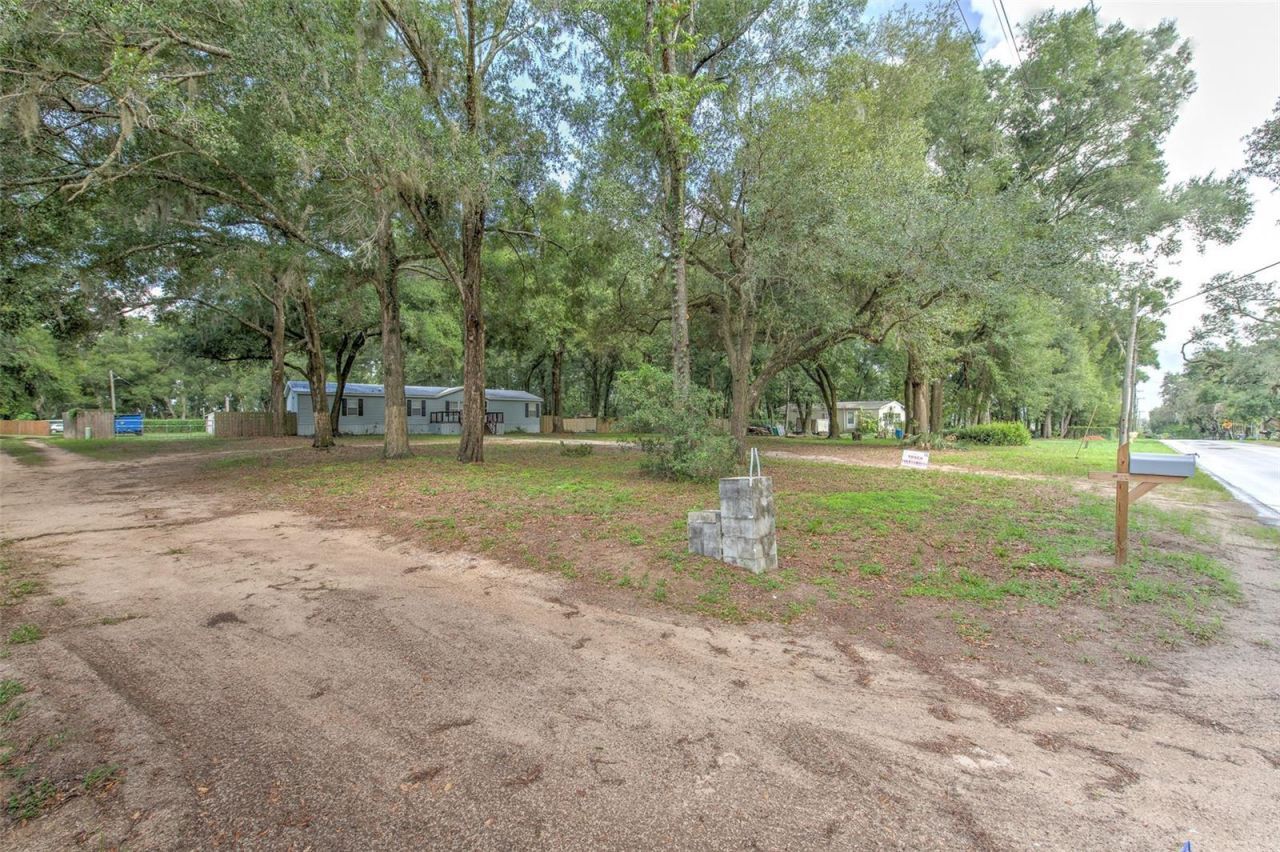 1606 N Kingsway Rd , Seffner, FL 33584 Photo