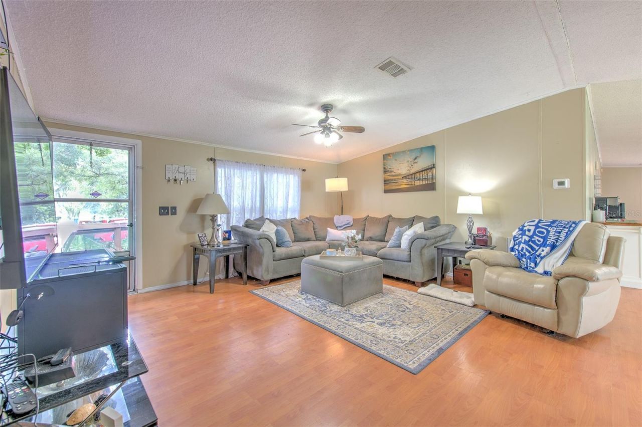 1606 N Kingsway Rd , Seffner, FL 33584 Photo