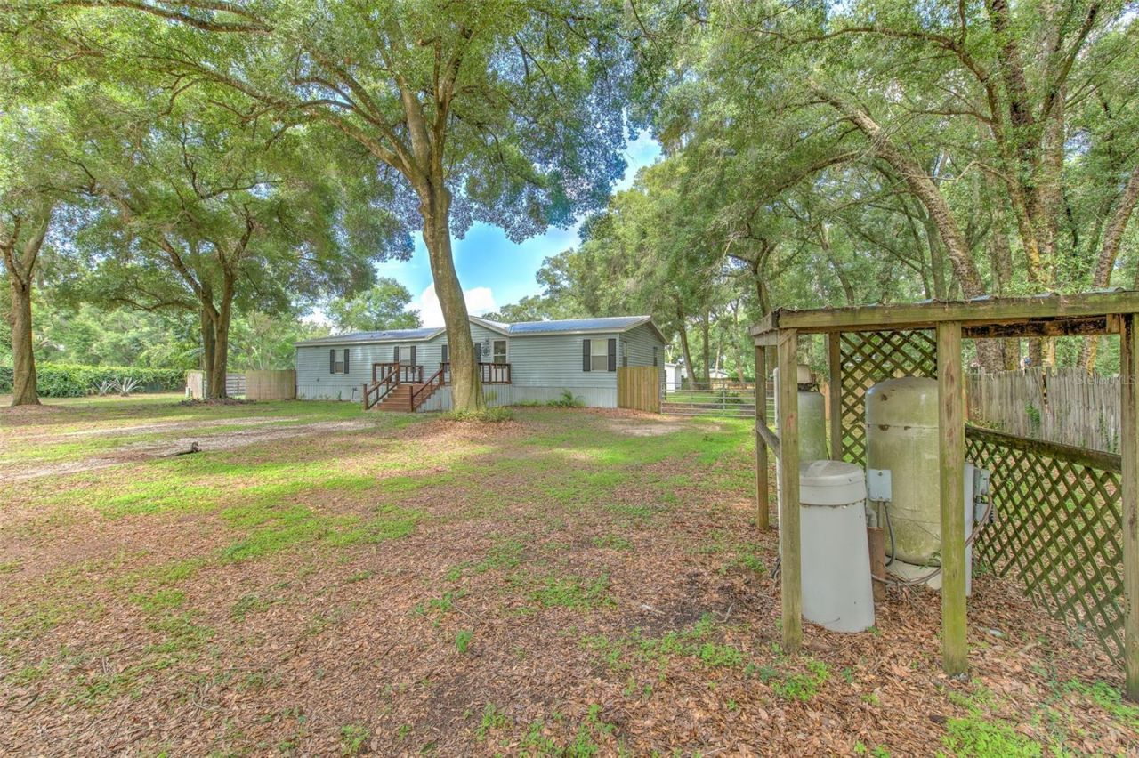 1606 N Kingsway Rd , Seffner, FL 33584 Photo