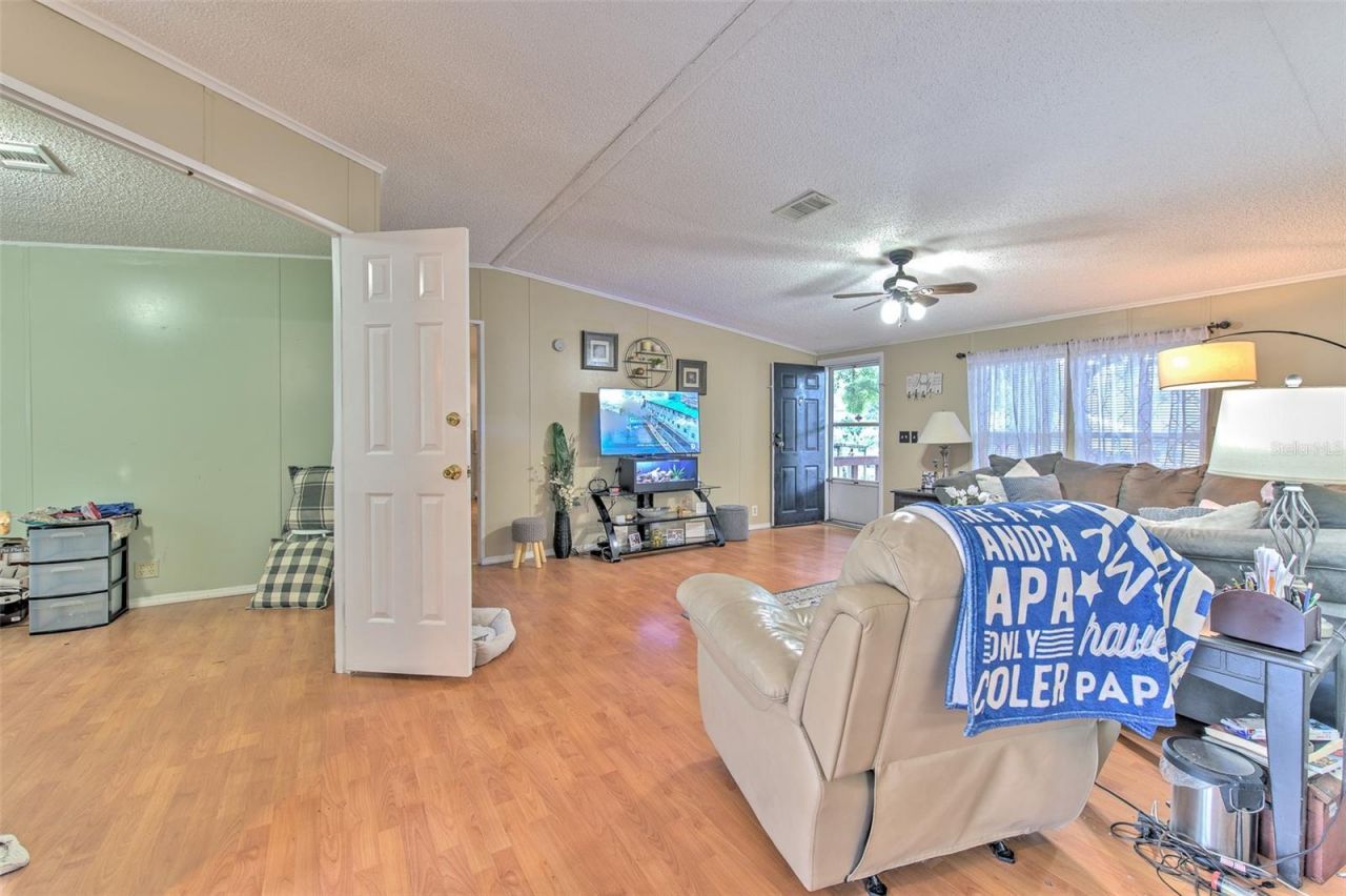 1606 N Kingsway Rd , Seffner, FL 33584 Photo