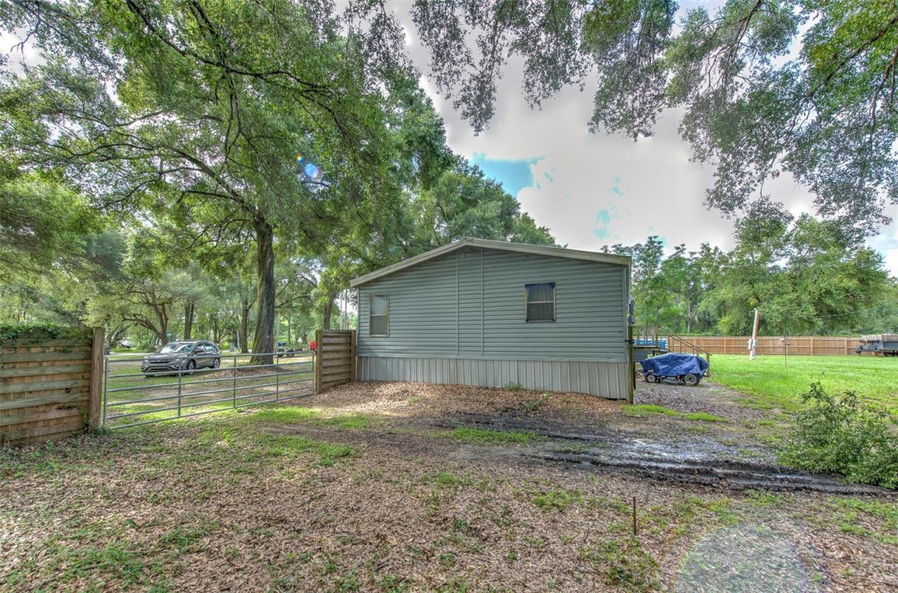1606 N Kingsway Rd , Seffner, FL 33584 Photo