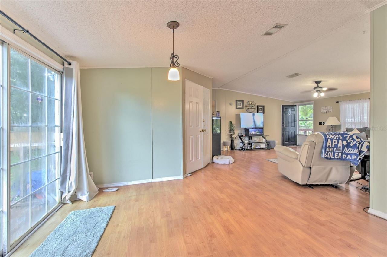 1606 N Kingsway Rd , Seffner, FL 33584 Photo