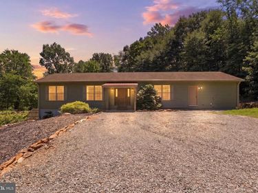 4242 NATURE LANE, WINDSOR, PA 17366