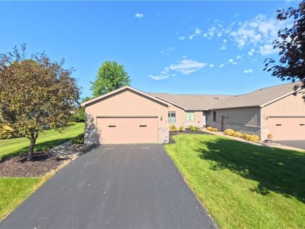 1108 Shadow Ridge Drive, Niles, OH 44446