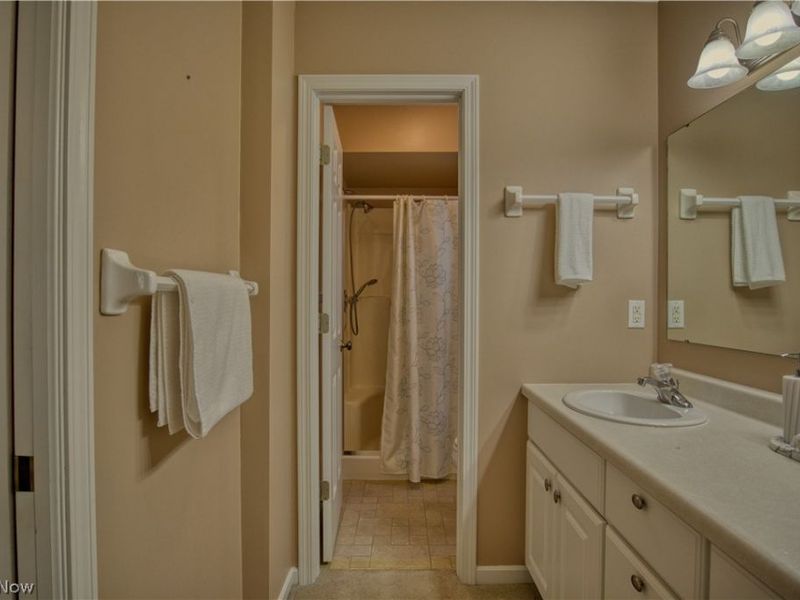 1108 Shadow Ridge Drive, Niles, OH 44446 Photo 17