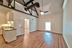 705 Maple Street  photo 4