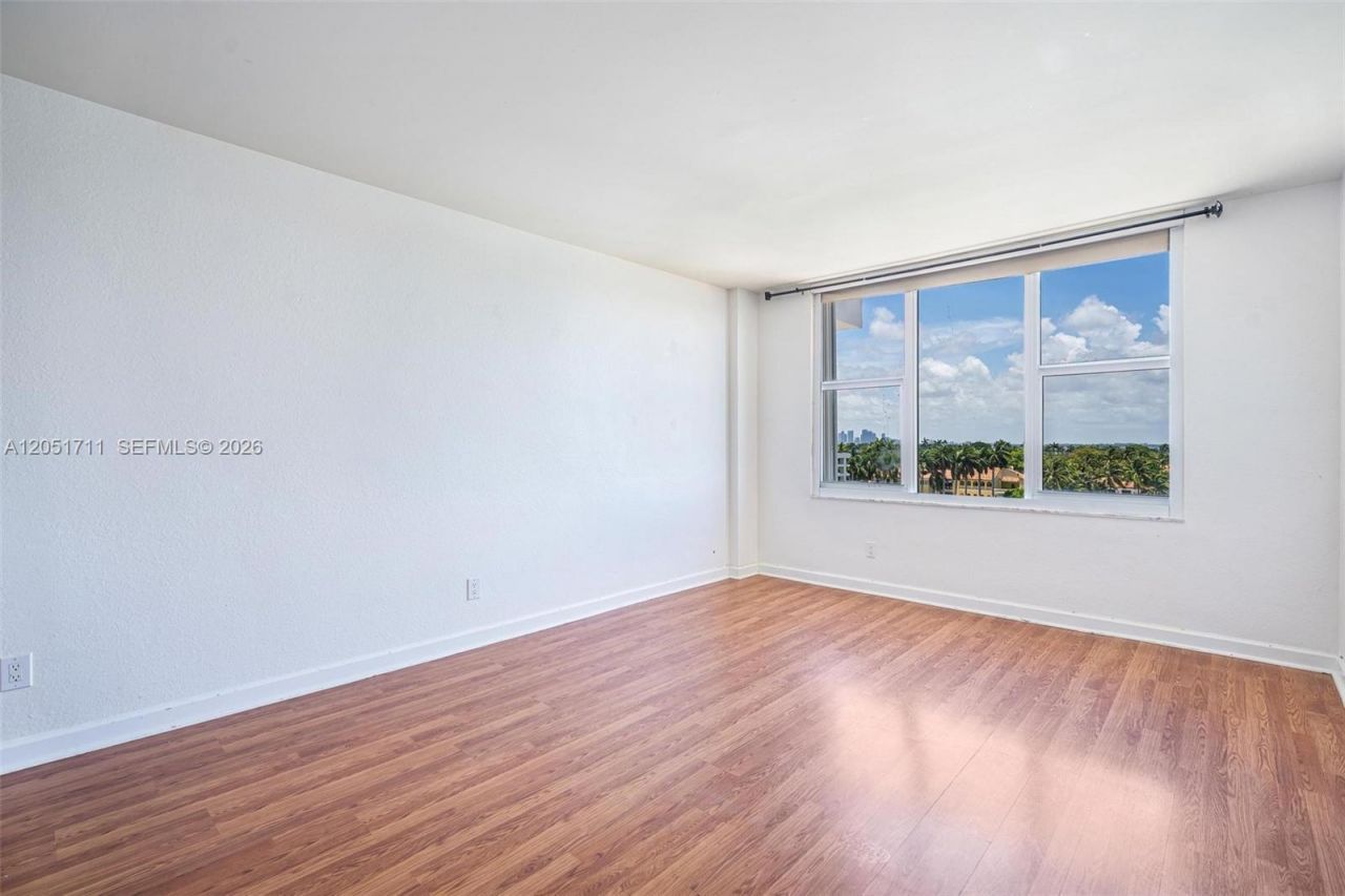 5600 Collins Ave , Unit 7J, Miami Beach, FL 33140 Photo