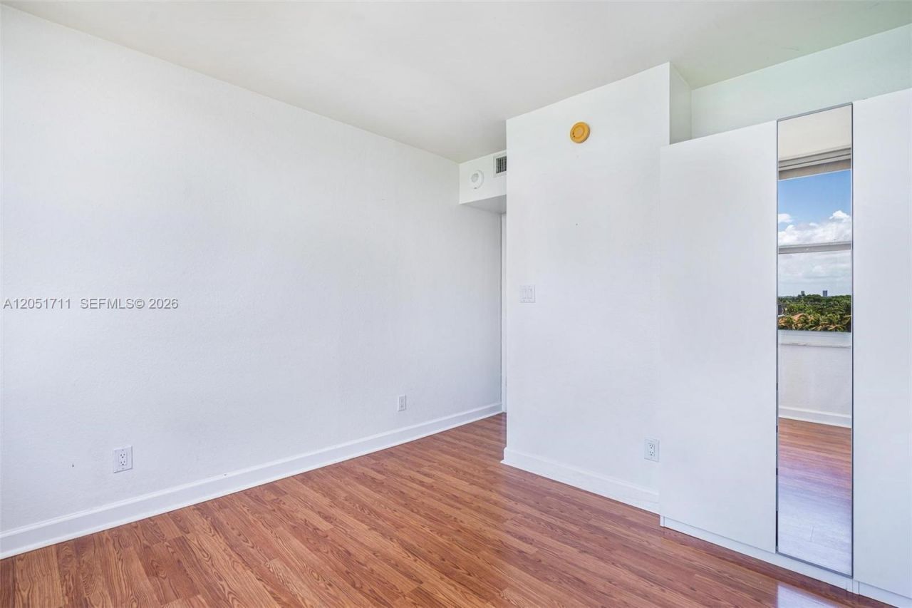 5600 Collins Ave , Unit 7J, Miami Beach, FL 33140 Photo