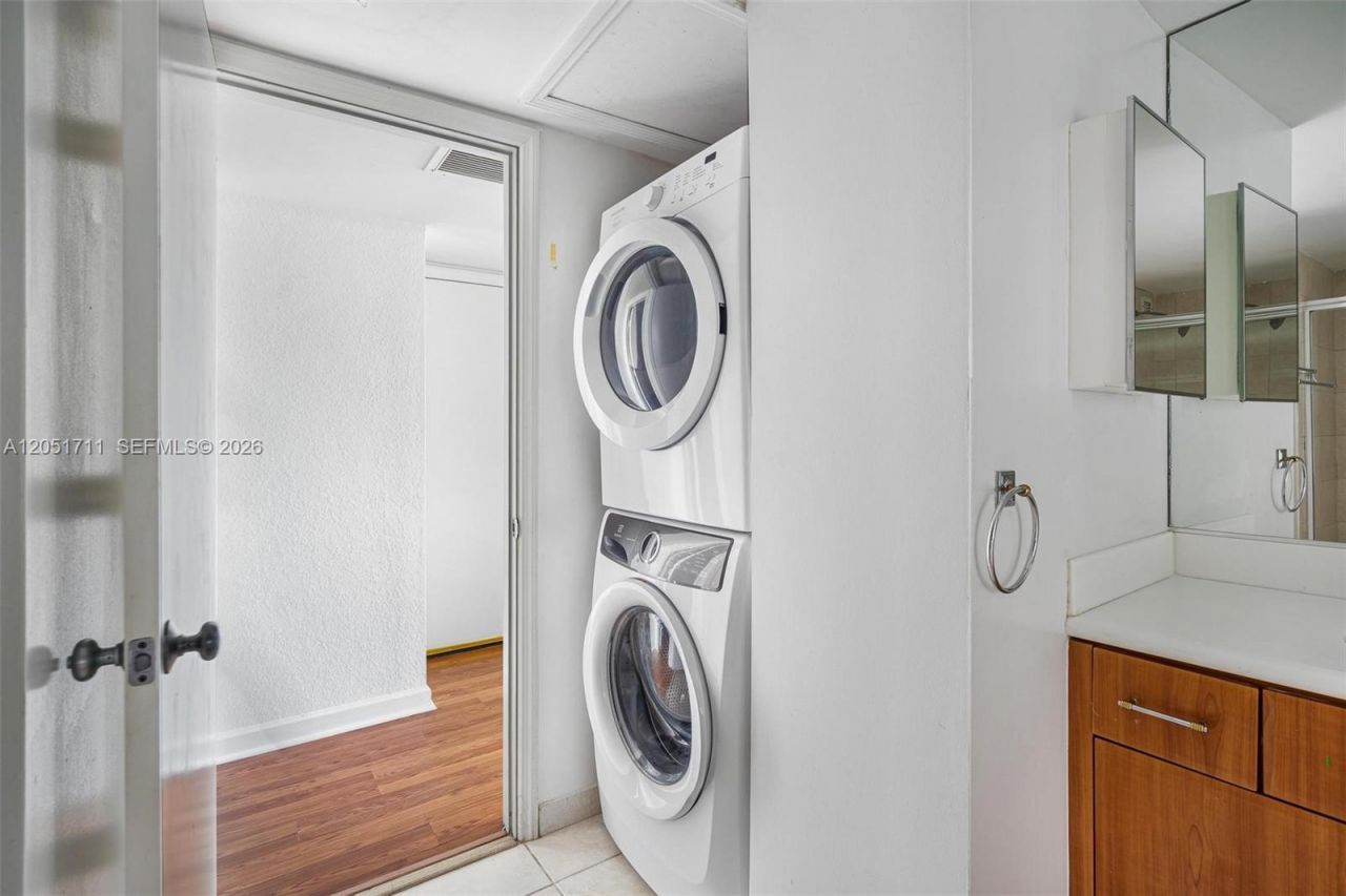 5600 Collins Ave , Unit 7J, Miami Beach, FL 33140 Photo