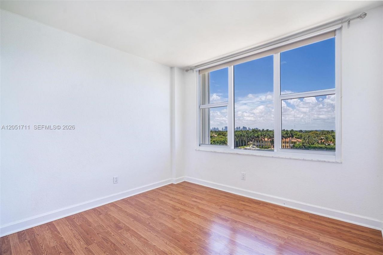 5600 Collins Ave , Unit 7J, Miami Beach, FL 33140 Photo
