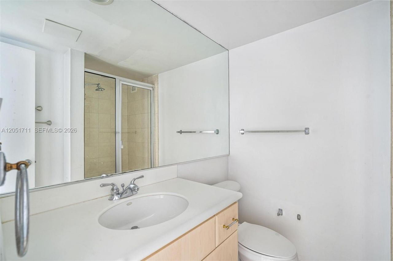5600 Collins Ave , Unit 7J, Miami Beach, FL 33140 Photo