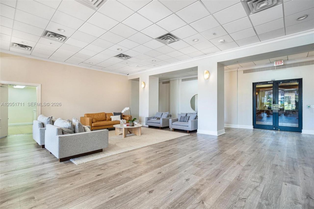 5600 Collins Ave , Unit 7J, Miami Beach, FL 33140 Photo