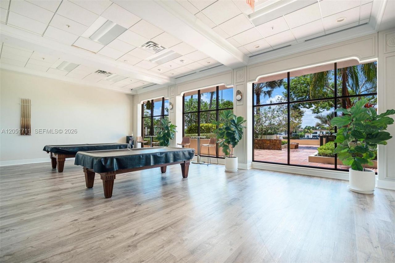 5600 Collins Ave , Unit 7J, Miami Beach, FL 33140 Photo