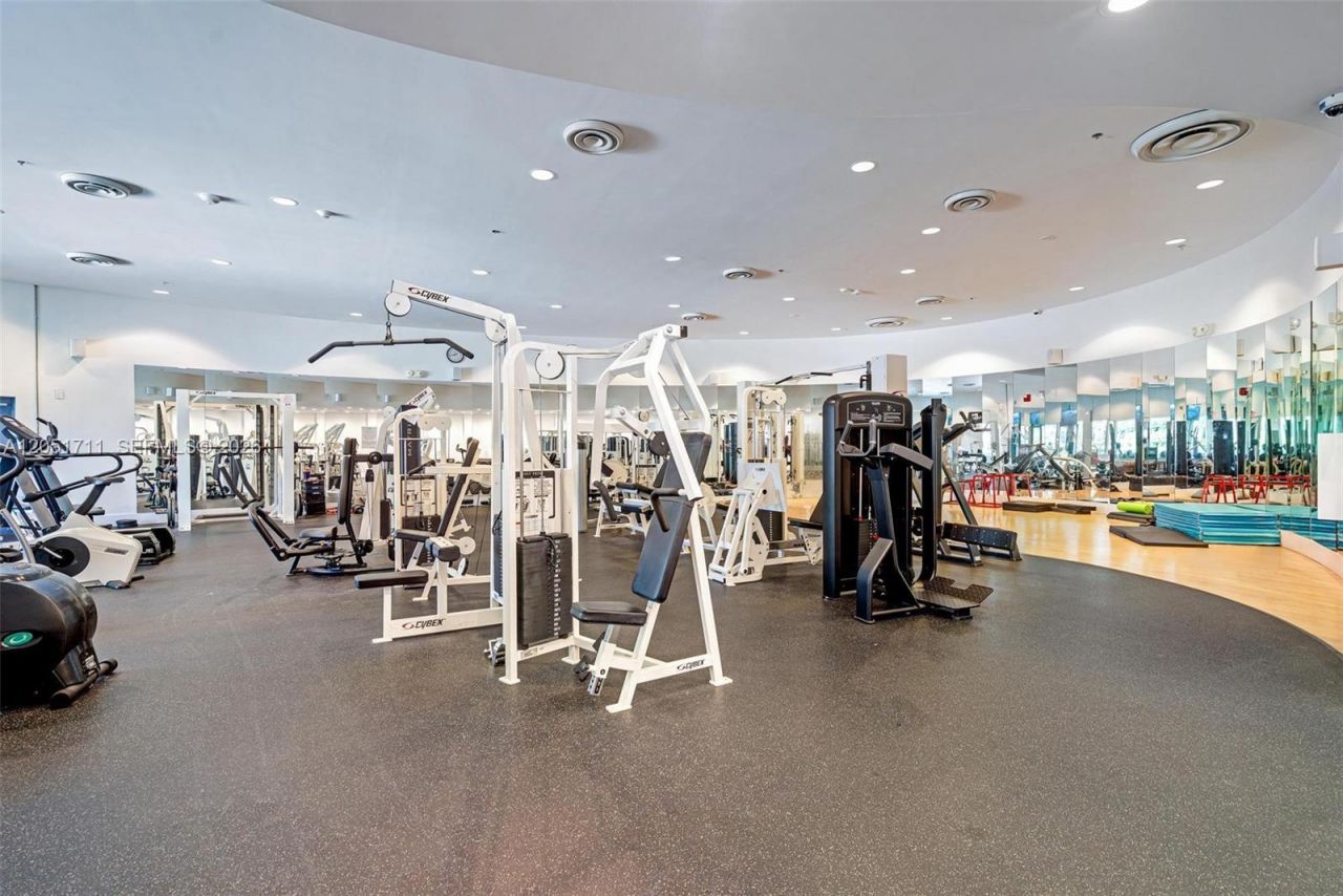5600 Collins Ave , Unit 7J, Miami Beach, FL 33140 Photo