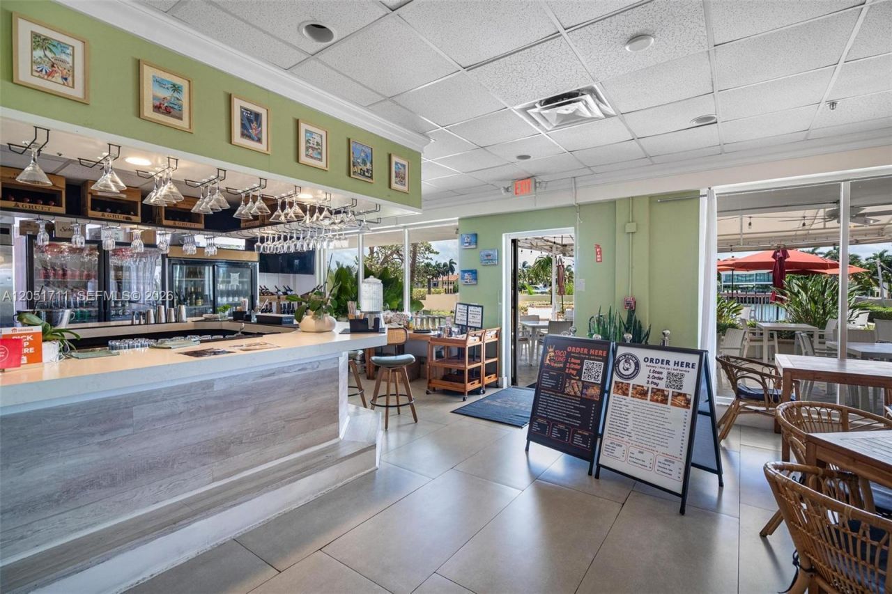 5600 Collins Ave , Unit 7J, Miami Beach, FL 33140 Photo
