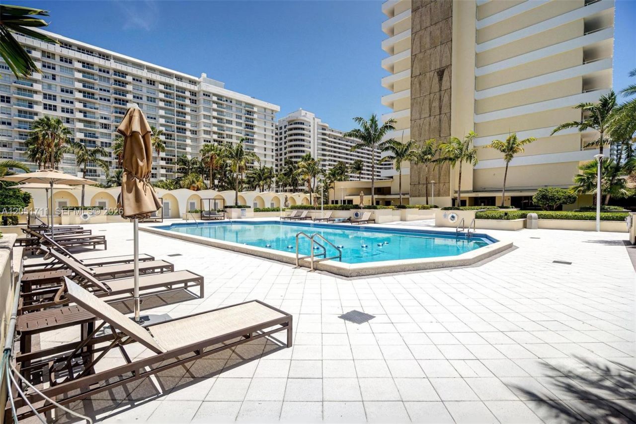 5600 Collins Ave , Unit 7J, Miami Beach, FL 33140 Photo
