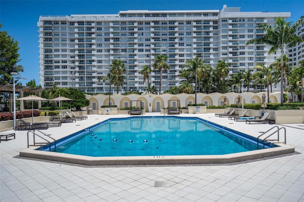 5600 Collins Ave , Unit 7J, Miami Beach, FL 33140 Photo