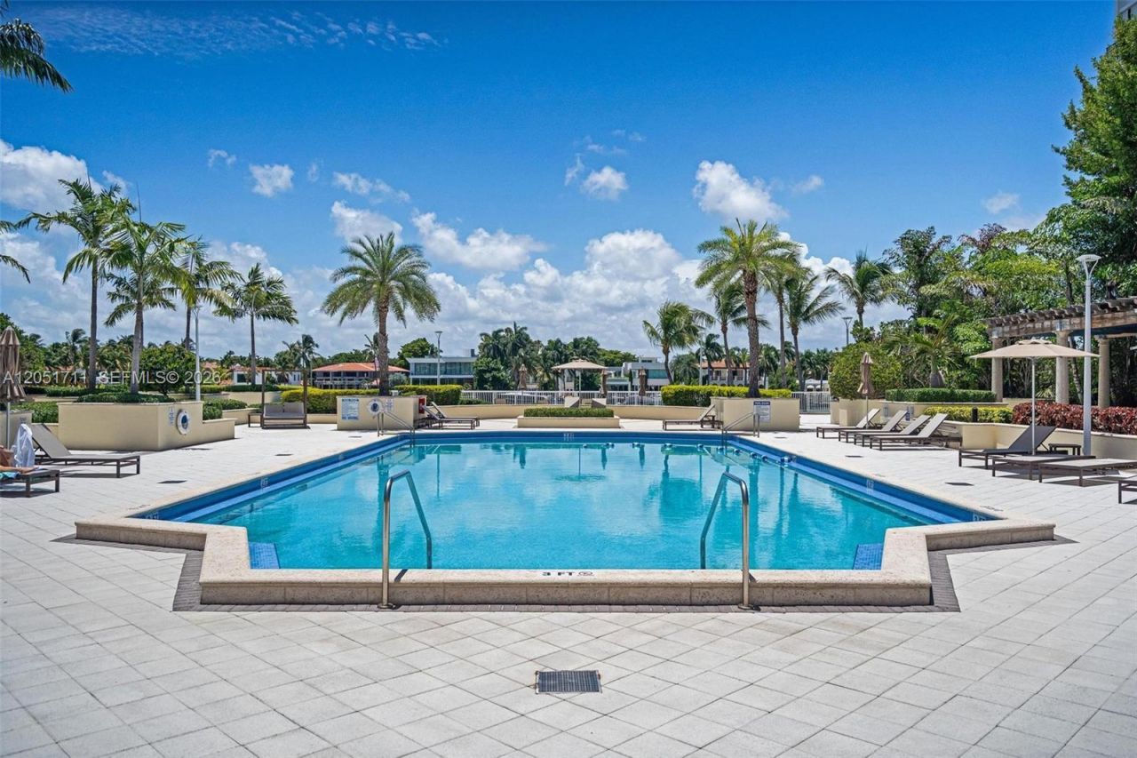 5600 Collins Ave , Unit 7J, Miami Beach, FL 33140 Photo